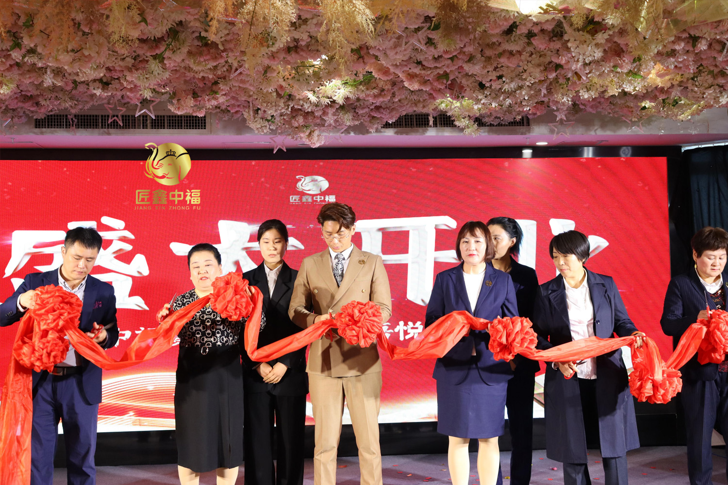 中福黄金集团吾悦分公司、匠鑫中福吾悦金店盛大开业！ 