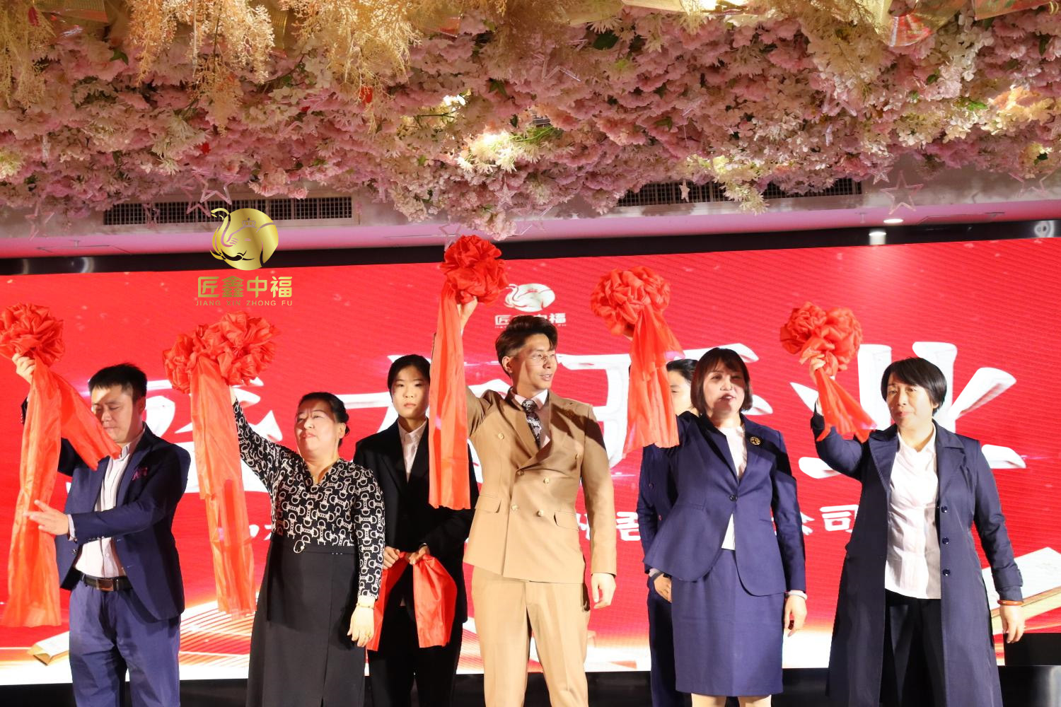 中福黄金集团吾悦分公司、匠鑫中福吾悦金店盛大开业!(图5) 中福黄金集团吾悦分公司、匠鑫中福吾悦金店盛大开业!(图5)